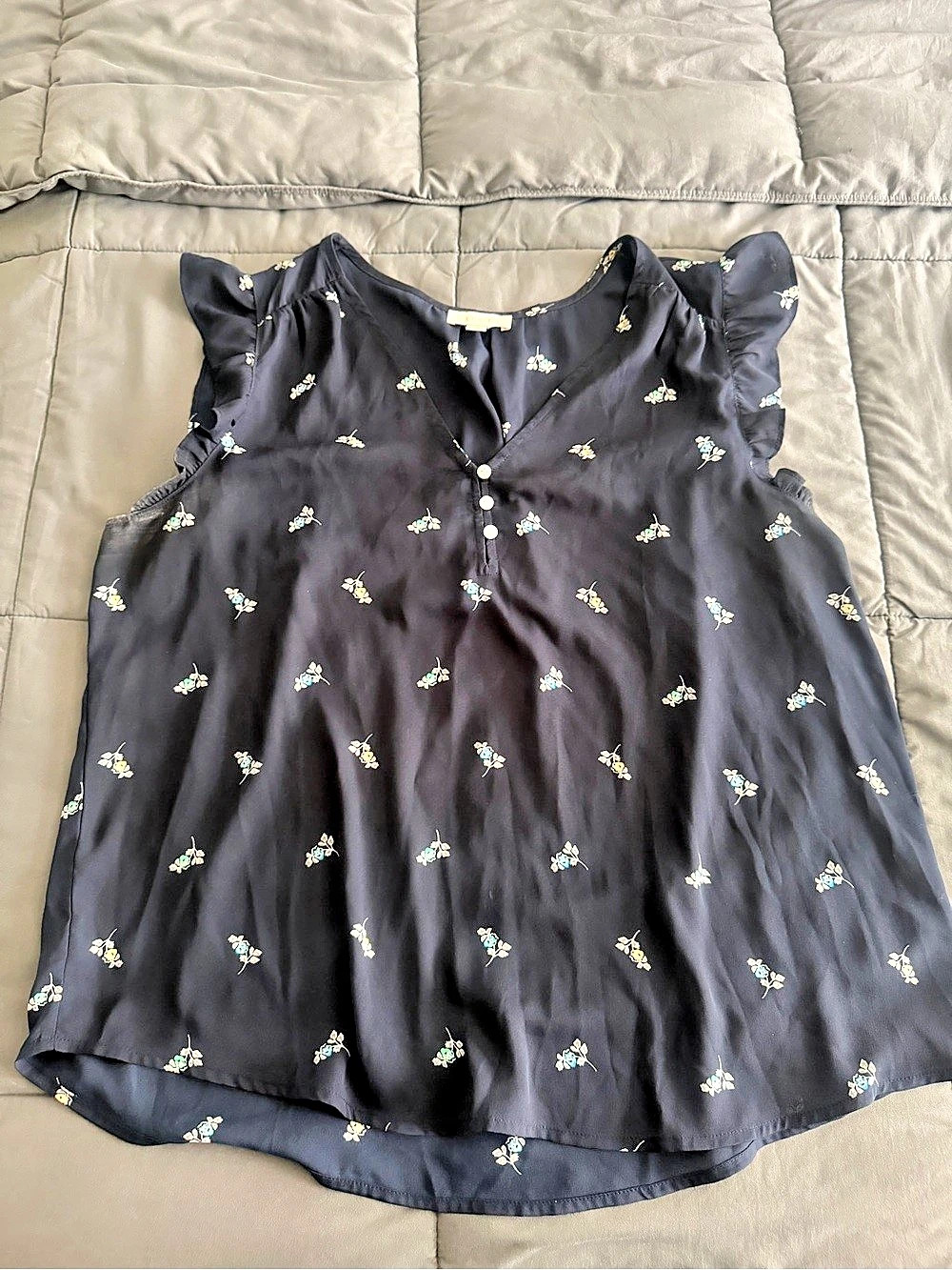 LOFT Floral Button Front Blouse in Black Size Medium
